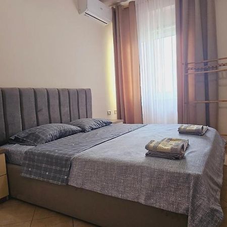 New Bazaar Side Bliss 2 Bed Room Apt With Free Garage Tirana Exterior foto