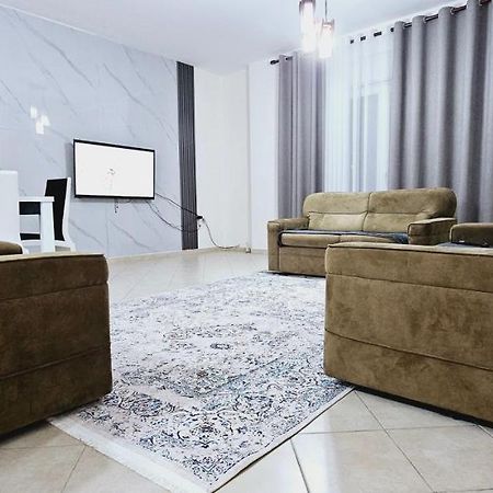New Bazaar Side Bliss 2 Bed Room Apt With Free Garage Tirana Exterior foto